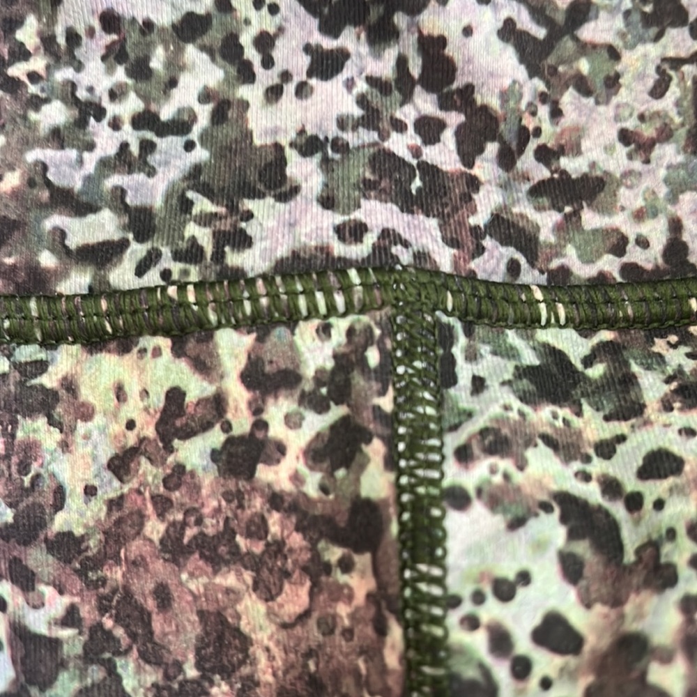Camouflage Colors Printed Leggings By Fabletics, S - Picture 7 of 8